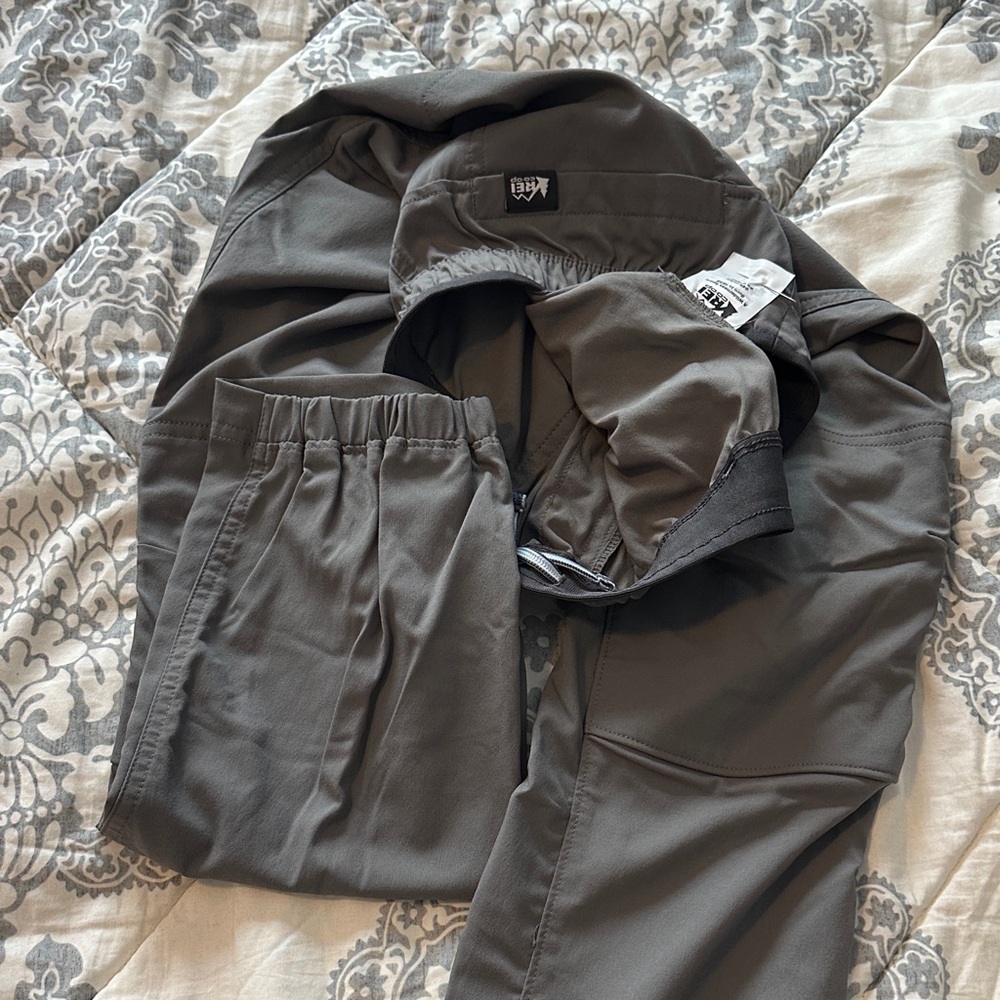 REI kids  Olive Gray Cargo  hiking Pants - Picture 3 of 6